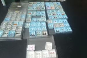 Colocaci&oacute;n de aritos a beb&eacute;s